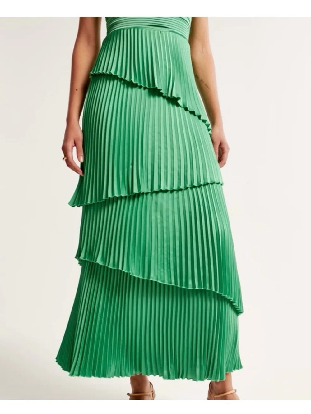 A & F Giselle Pleated Tiered Maxi Dress medium green cutout